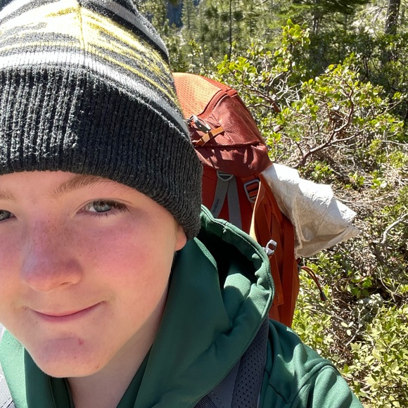 Meet your Poshers, Kelly and Jesse. - Picture 4 of 5